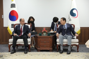 권영세 장관, 오헤아 킨타나 유엔 북한인권 특별보고관 접견